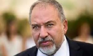 وزیر دفاع رژیم صهیونیستی: فروش تسلیحات به ایران باید منع شود.