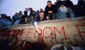  دیوار برلین به خاطر یک اشتباه فرو ریخت!