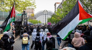 ادامه تظاهرات دانشجویان حامی فلسطین در آمریکا و شلیک گاز اشک‌آور توسط پلیس